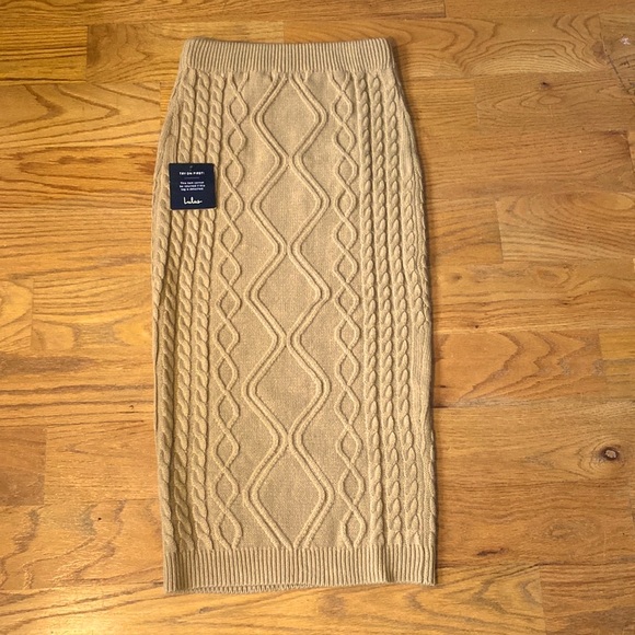 $10 CLEARANCE - NWT Lulus Styled Sensation Cable Knit Sweater Skirt (Skirt Only) - Picture 4 of 15